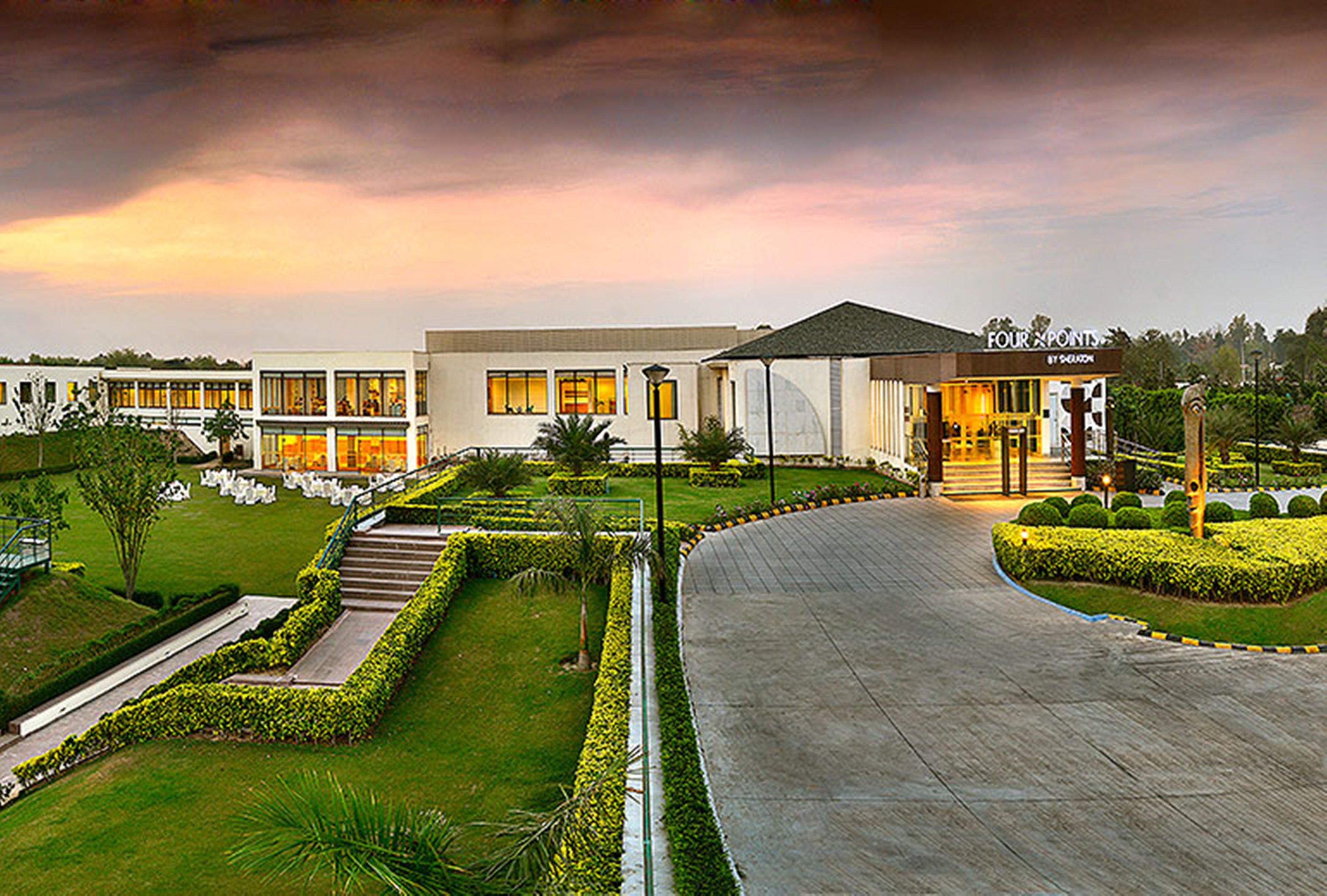 Four Points By Sheraton New Delhi, Airport Highway Exterior photo