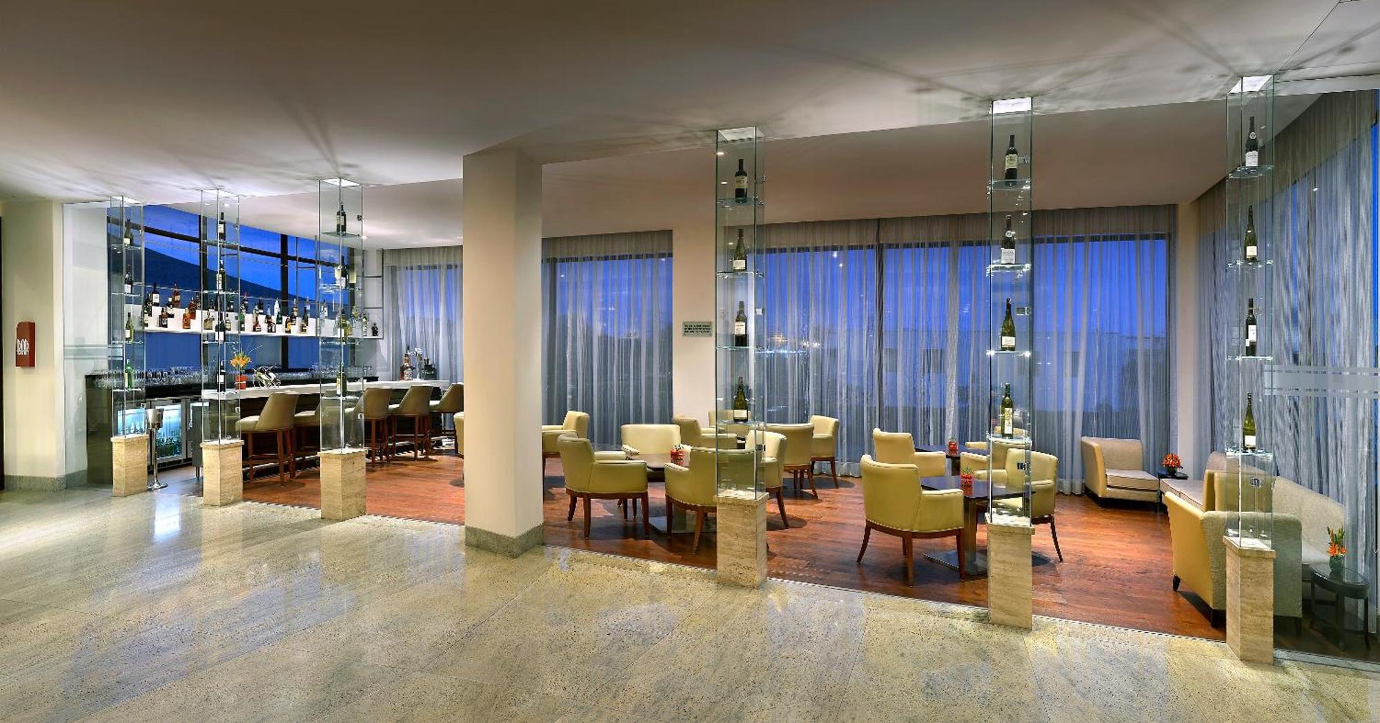 Four Points By Sheraton New Delhi, Airport Highway Exterior photo