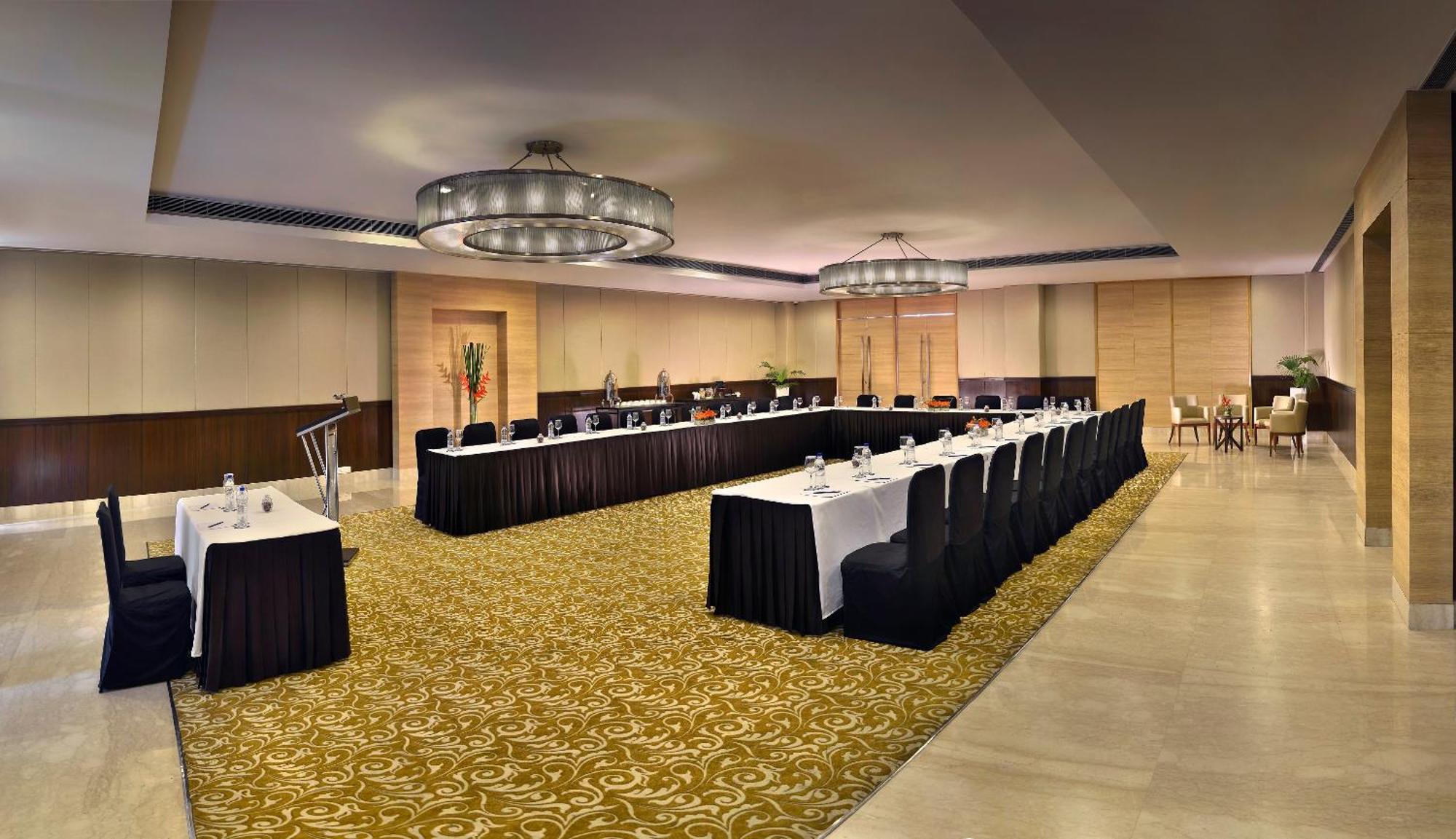 Four Points By Sheraton New Delhi, Airport Highway Exterior photo