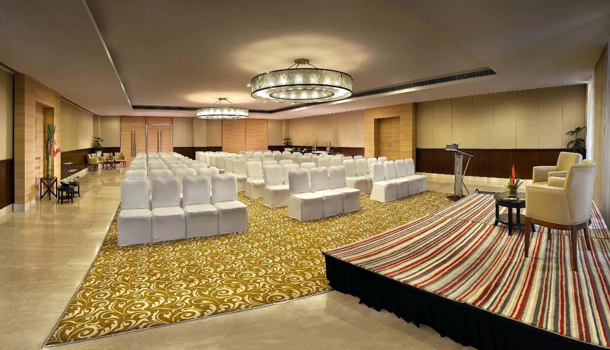 Four Points By Sheraton New Delhi, Airport Highway Exterior photo