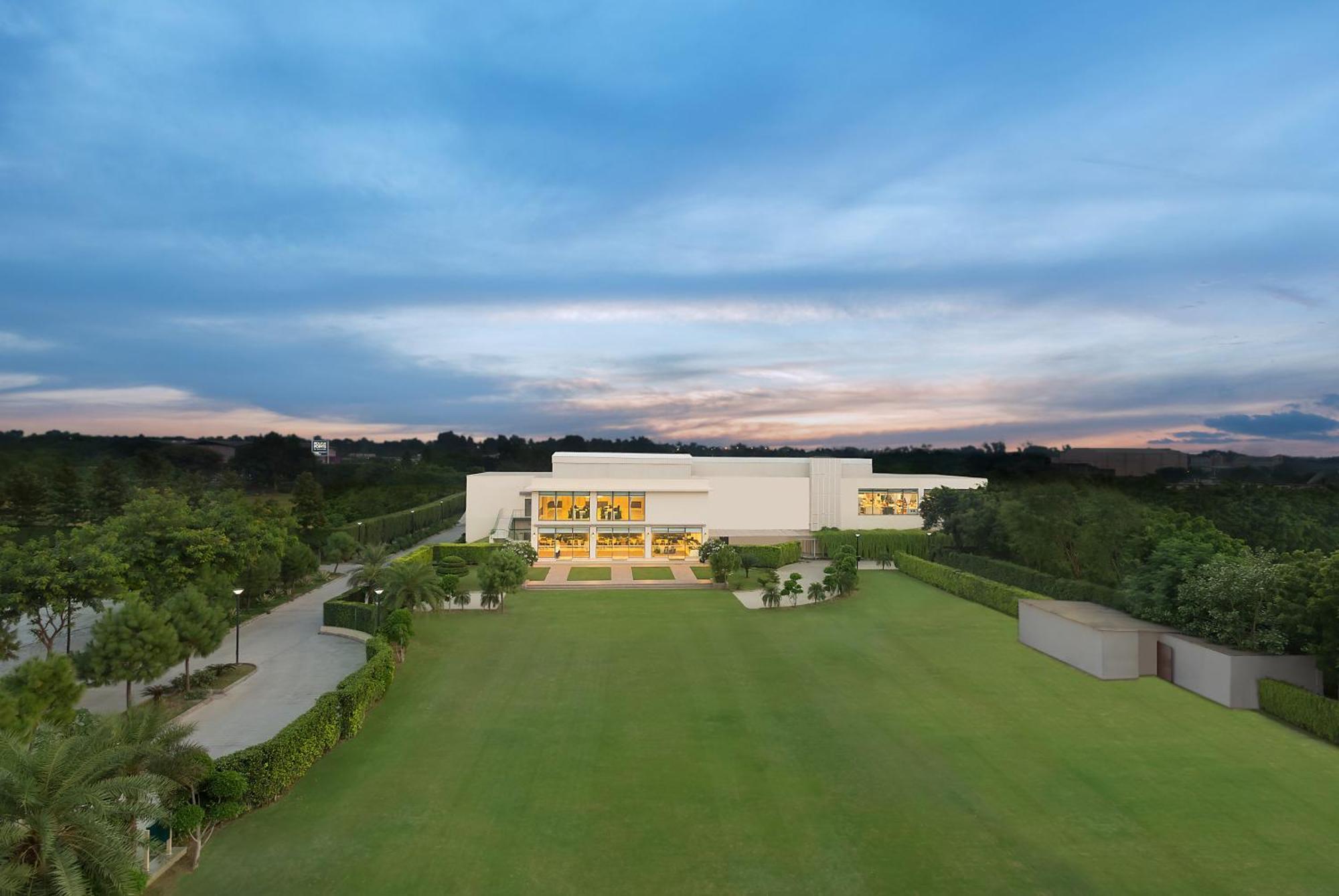 Four Points By Sheraton New Delhi, Airport Highway Exterior photo