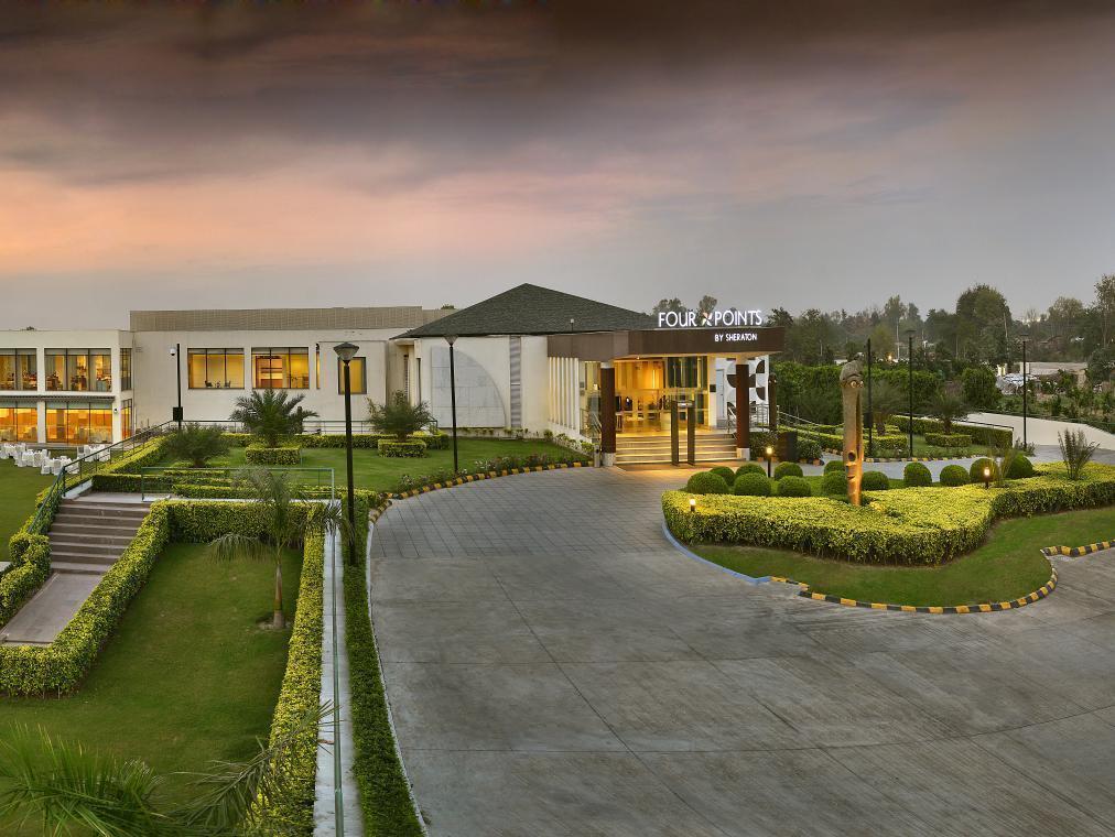 Four Points By Sheraton New Delhi, Airport Highway Exterior photo