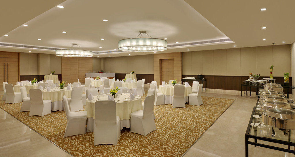 Four Points By Sheraton New Delhi, Airport Highway Exterior photo