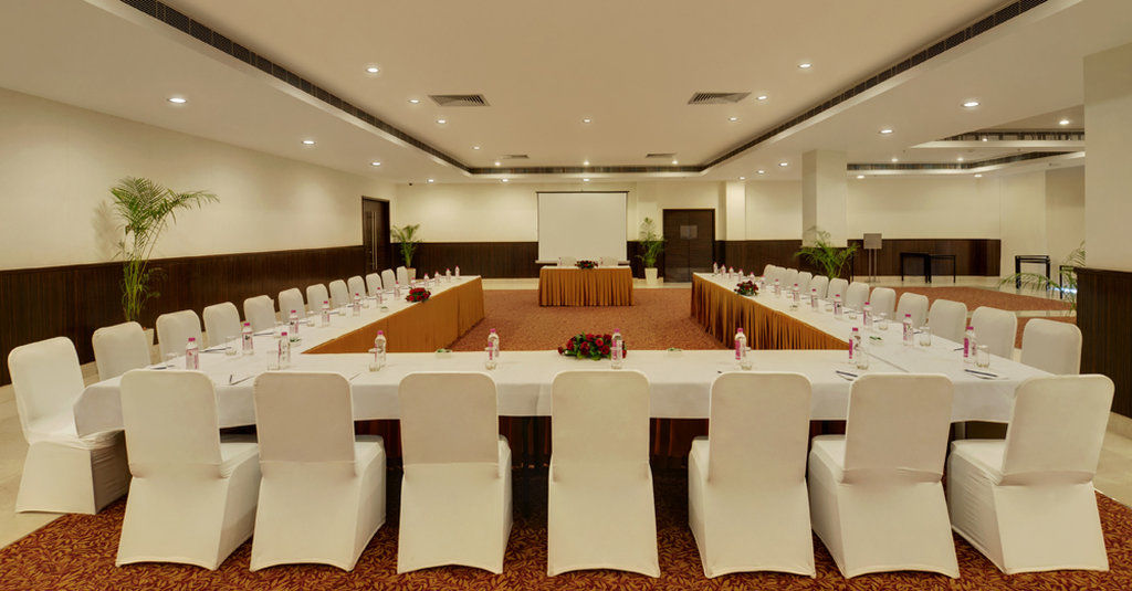 Four Points By Sheraton New Delhi, Airport Highway Exterior photo